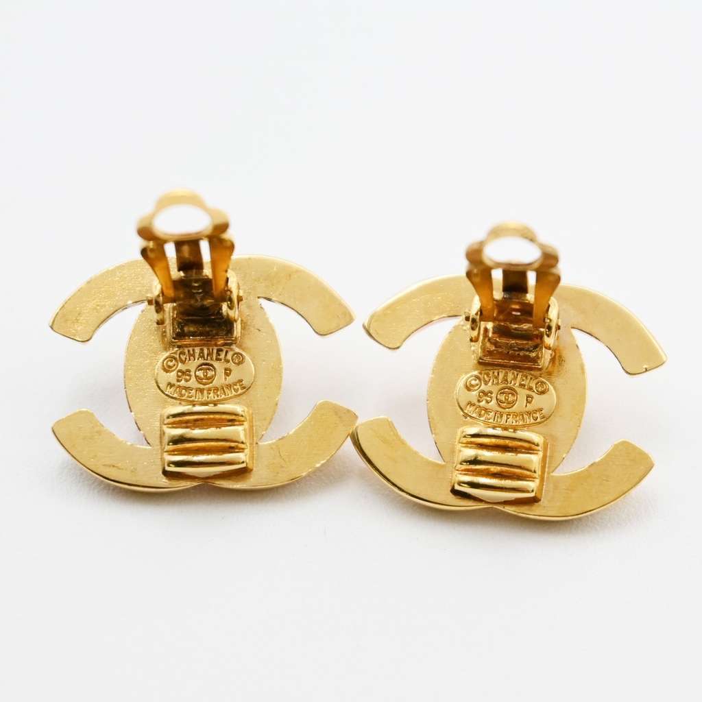 Chanel CC Turnlock Stud Earrings Gold Good condition - Inside View