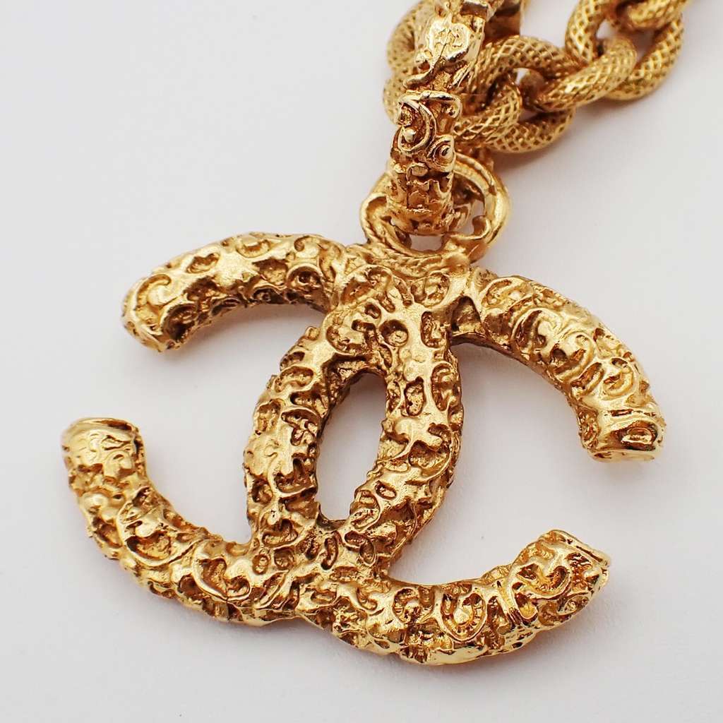 Chanel Vintage CC Logo Chain Charm Pendant Gold Good condition - Back View