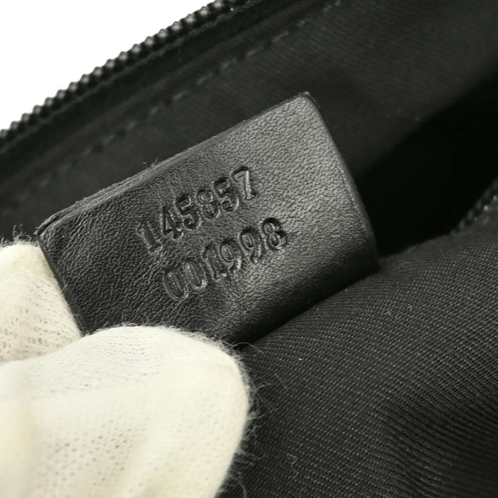 Gucci Zip Messenger Bag Black Canvas Good condition - Model View