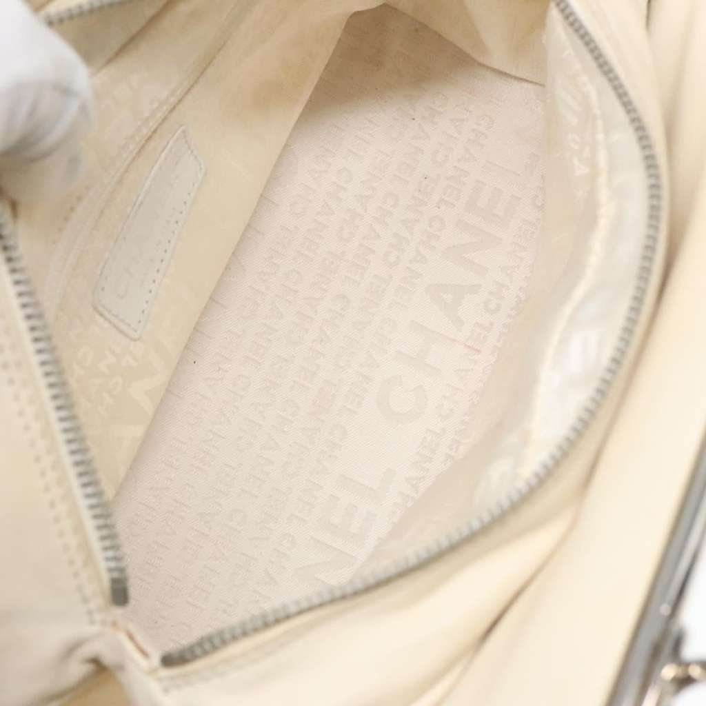 Chanel Ultimate Soft Frame Bag White Leather Good condition - Box View