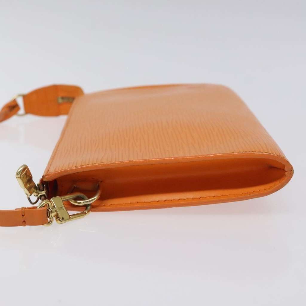 Louis Vuitton Pochette Accessoires Orange Leather Good condition - Model View
