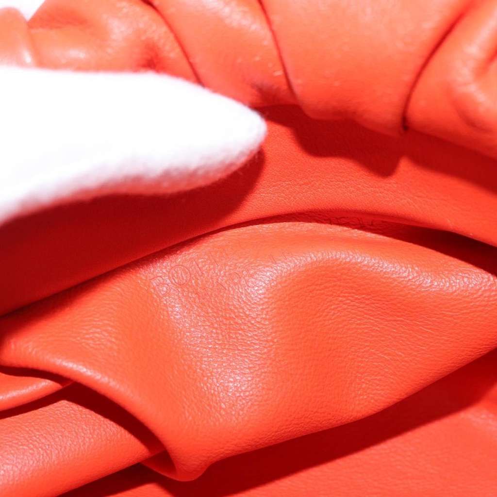 Bottega Veneta The Chain Pouch Orange Leather Good condition - Box View