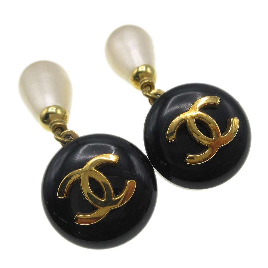 Chanel CC Dangle Earrings Gold Good condition - Model View