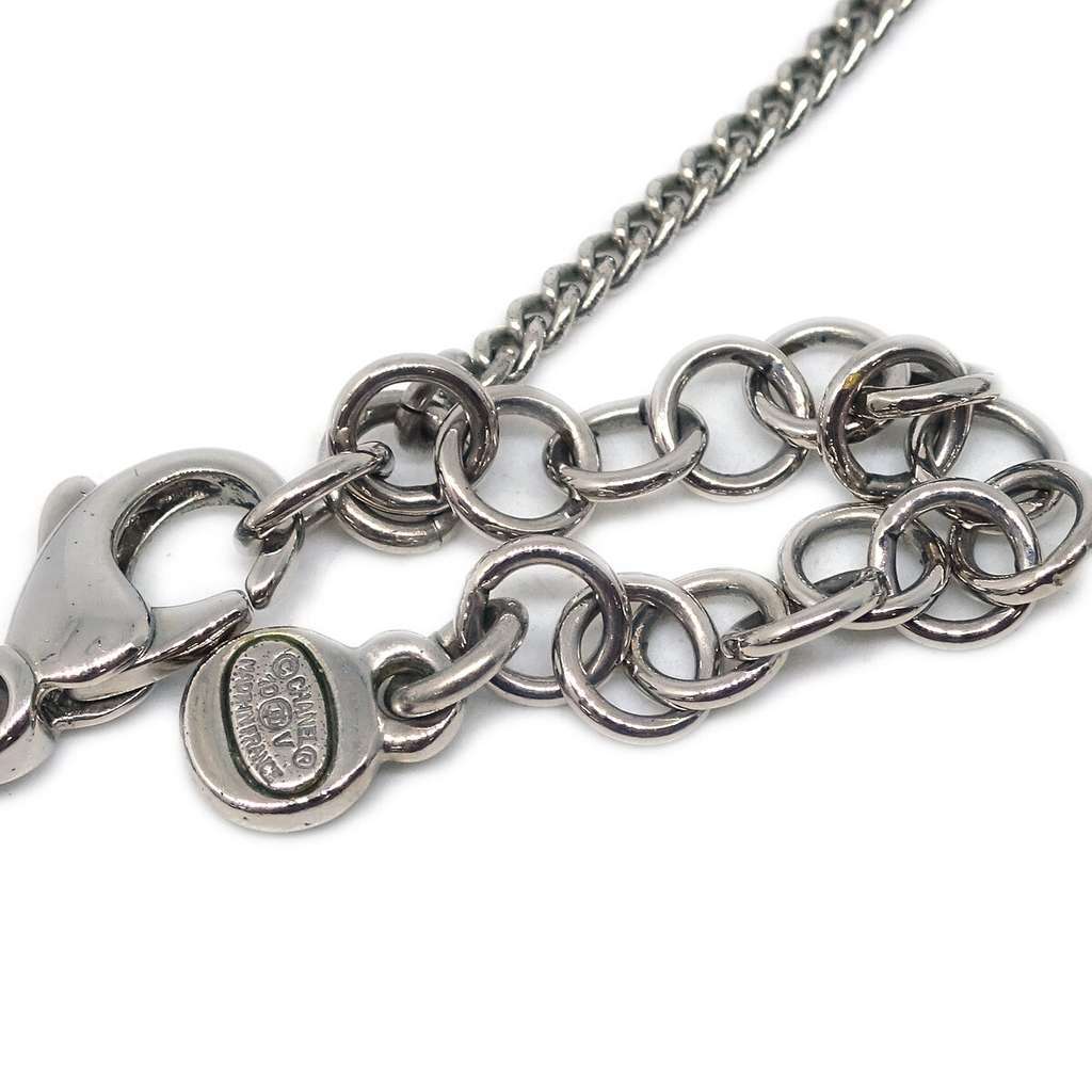 Chanel CC Cluster Drop Pendant Necklace Silver Good condition - Model View