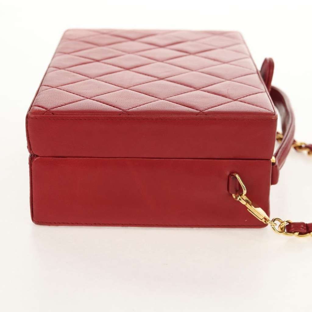 Chanel Matelasse Chain Shoulder Bag Red Leather Good condition - Model View