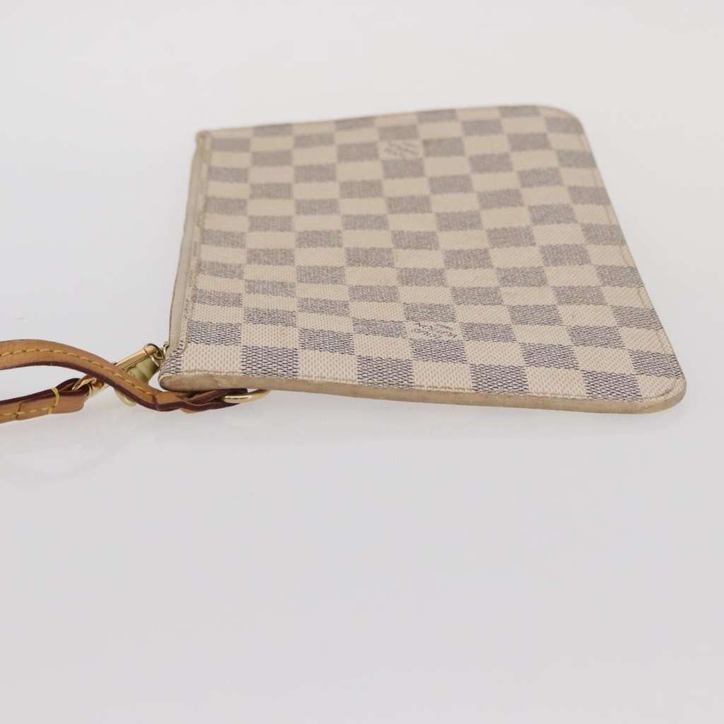 Louis Vuitton Neverfull Pochette White Canvas Good condition - Model View