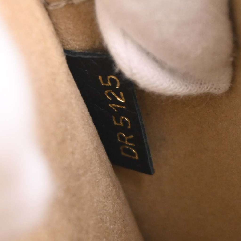 Louis Vuitton Volta Handbag Black Leather Good condition - Box View