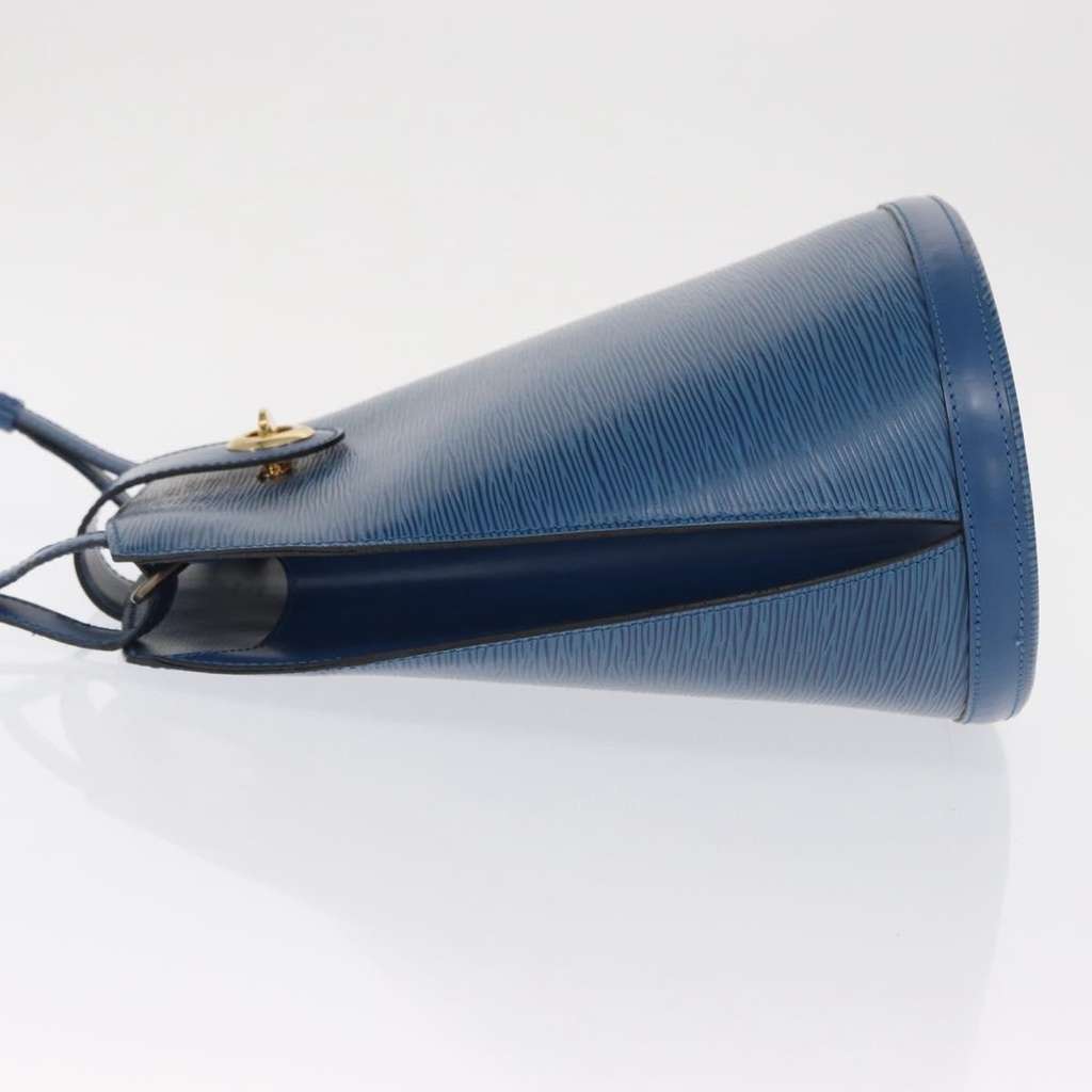 Louis Vuitton Cluny Shoulder Bag Blue Leather Good condition - Model View