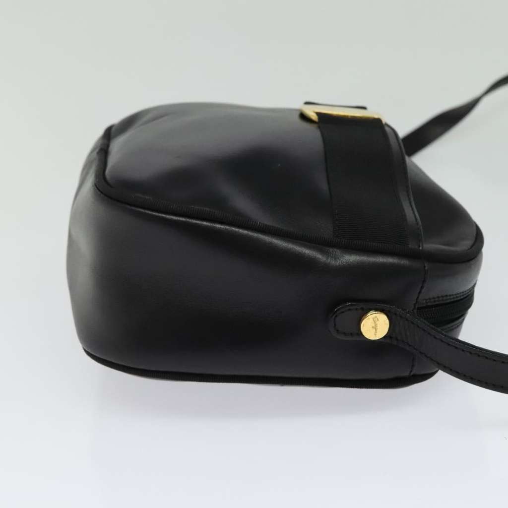 Salvatore Ferragamo Vala Shoulder Bag Black Leather Good condition - Model View