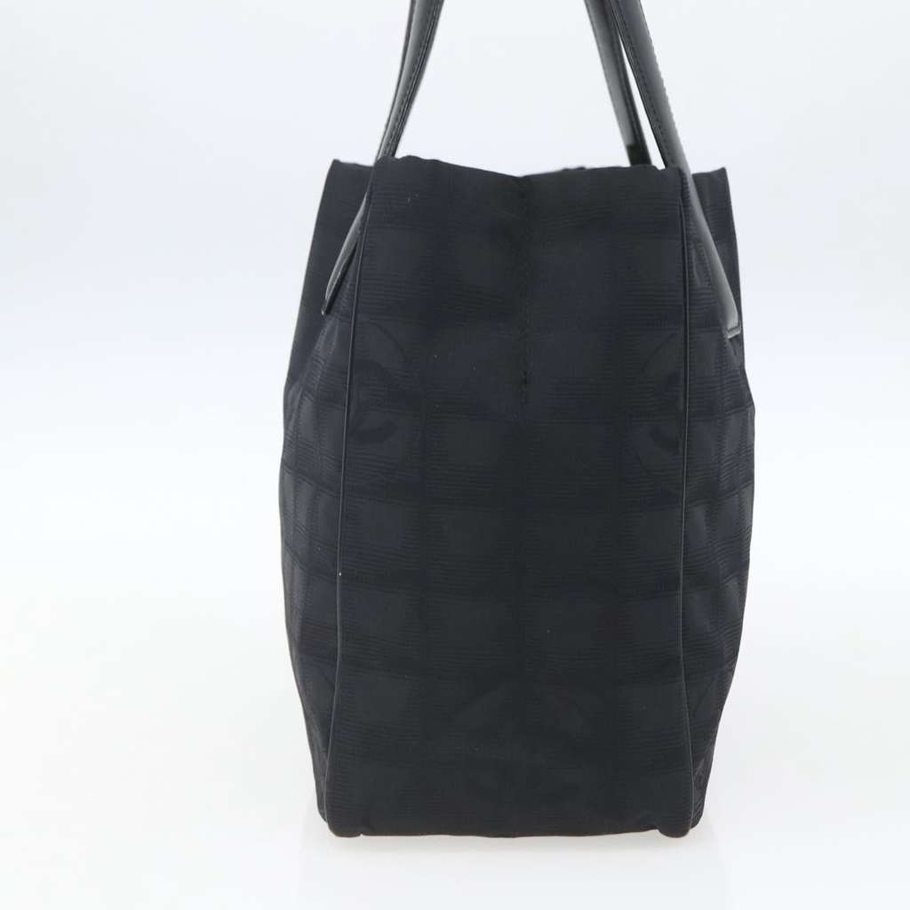 Chanel Travel Line Tote Black Good condition - Model View