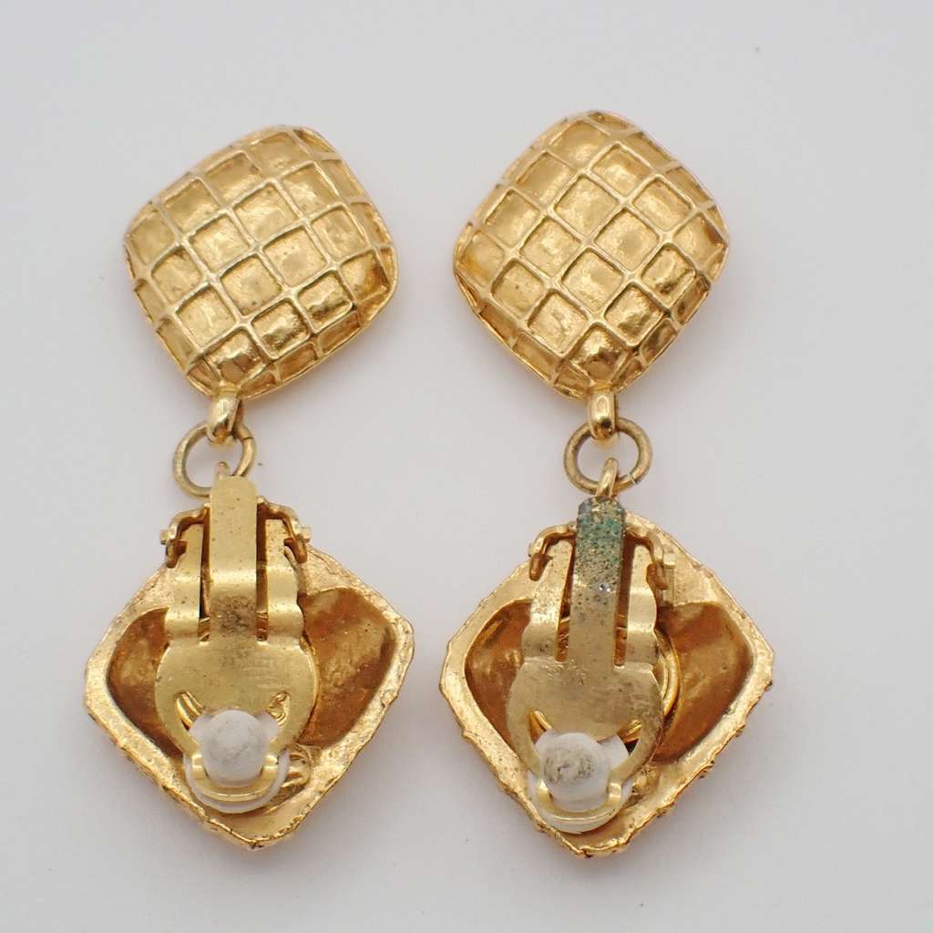 Chanel Vintage CC Diamond Drop Clip-On Earrings Gold Fair condition - Inside View