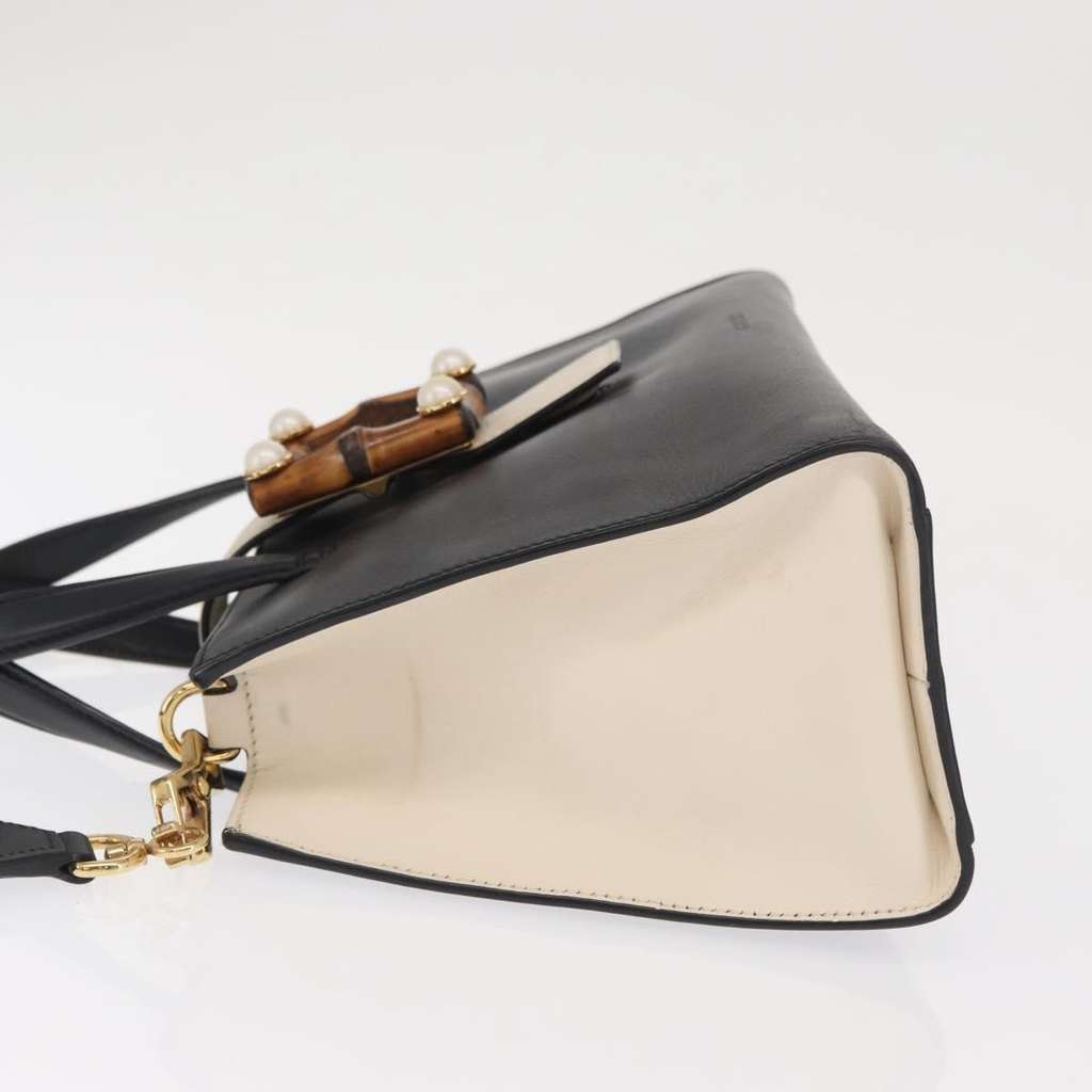 Gucci Convertible Bamboo Buckle Tote Black Leather Good condition - Model View