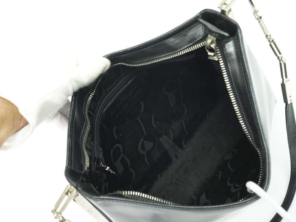 Salvatore Ferragamo Shoulder Bag Black Leather Good condition - Inside View