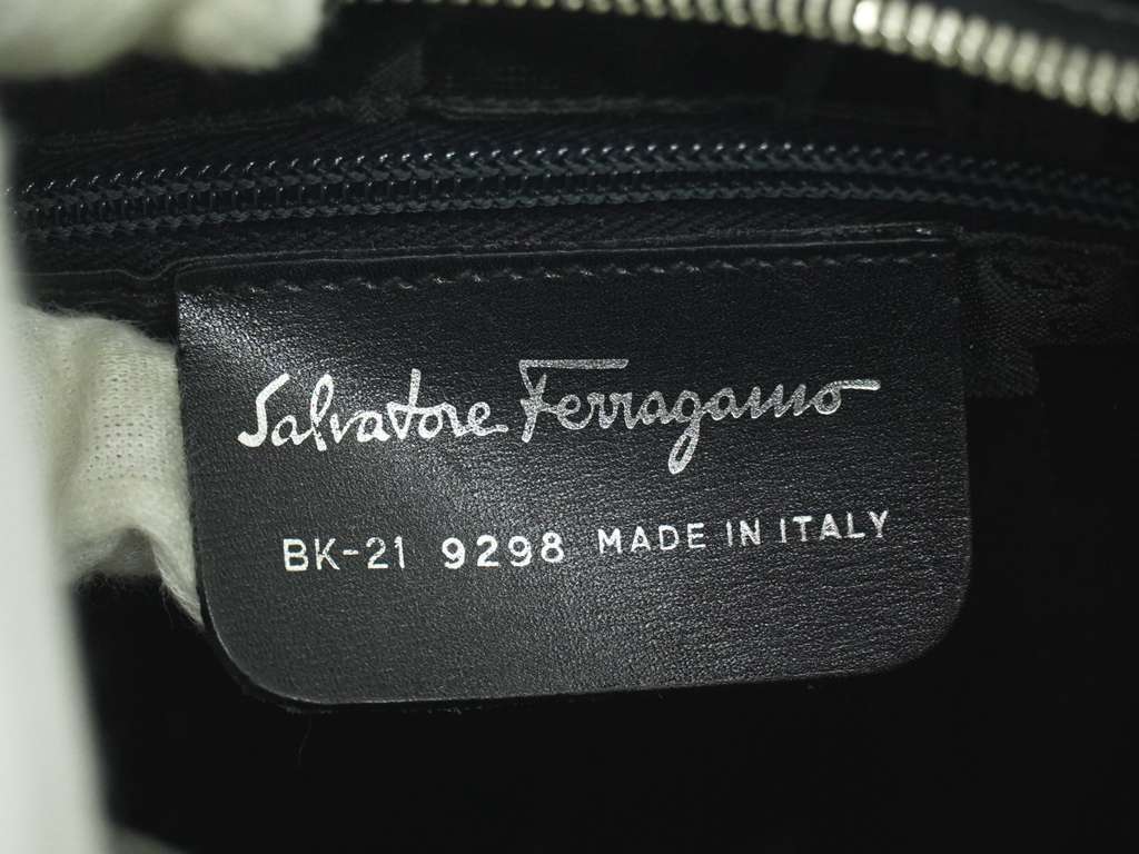 Salvatore Ferragamo Shoulder Bag Black Leather Good condition - Model View