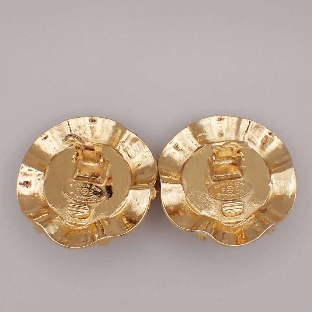 Chanel Vintage Clip-On Earrings Gold Good condition - Inside View