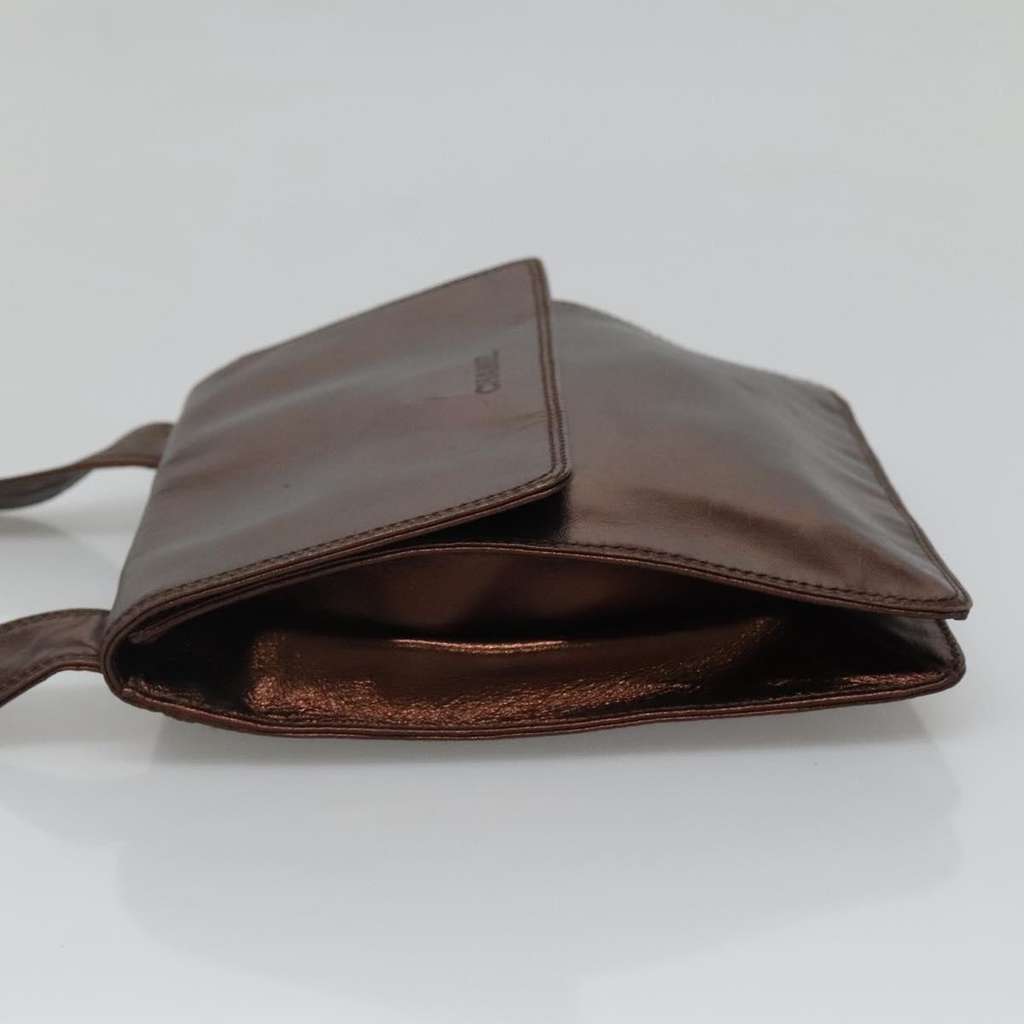 Chanel Vintage Logo Flap Messenger Bag Brown Leather Good condition - Model View