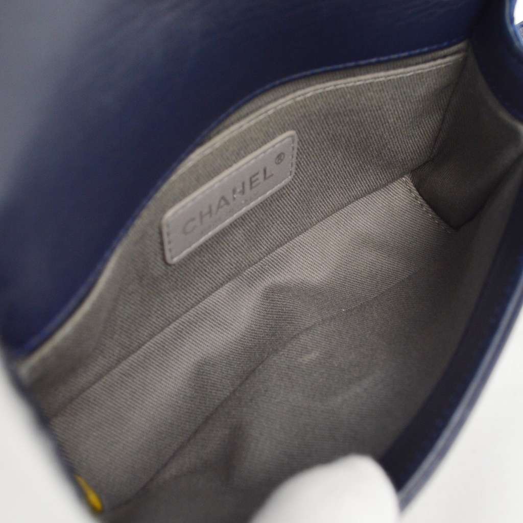 Chanel Boy Flap Bag Navy Velvet Good condition - Inside View