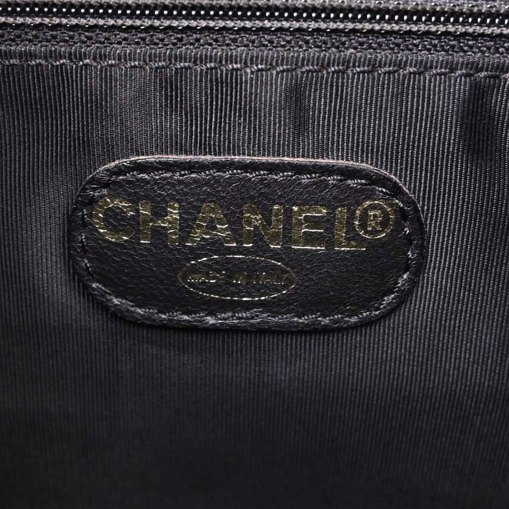 Chanel Vintage CC Resin Flap Backpack Black Leather Good condition - Model View