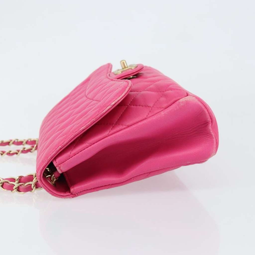 Chanel Mademoiselle Chic Flap Bag Pink Leather Good condition - Model View
