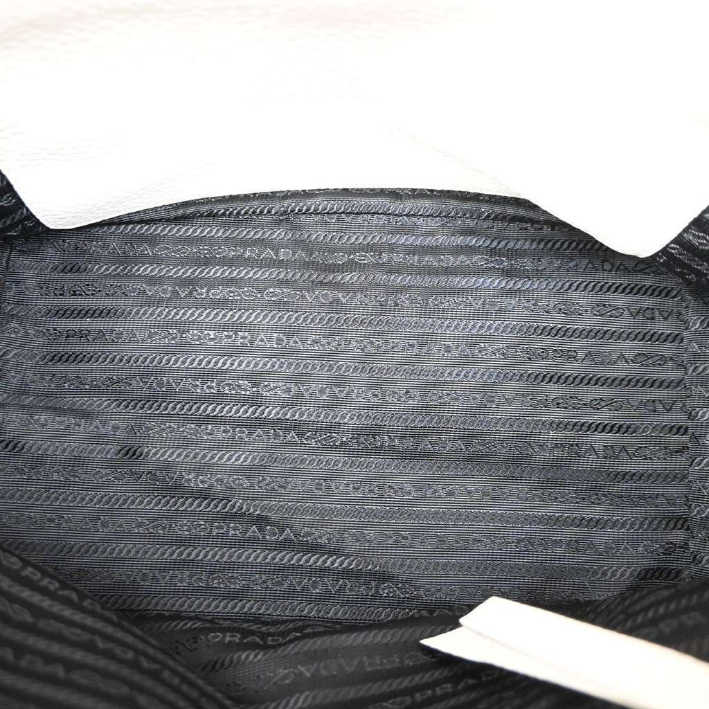 Prada Vintage Tote White Leather Good condition - Box View