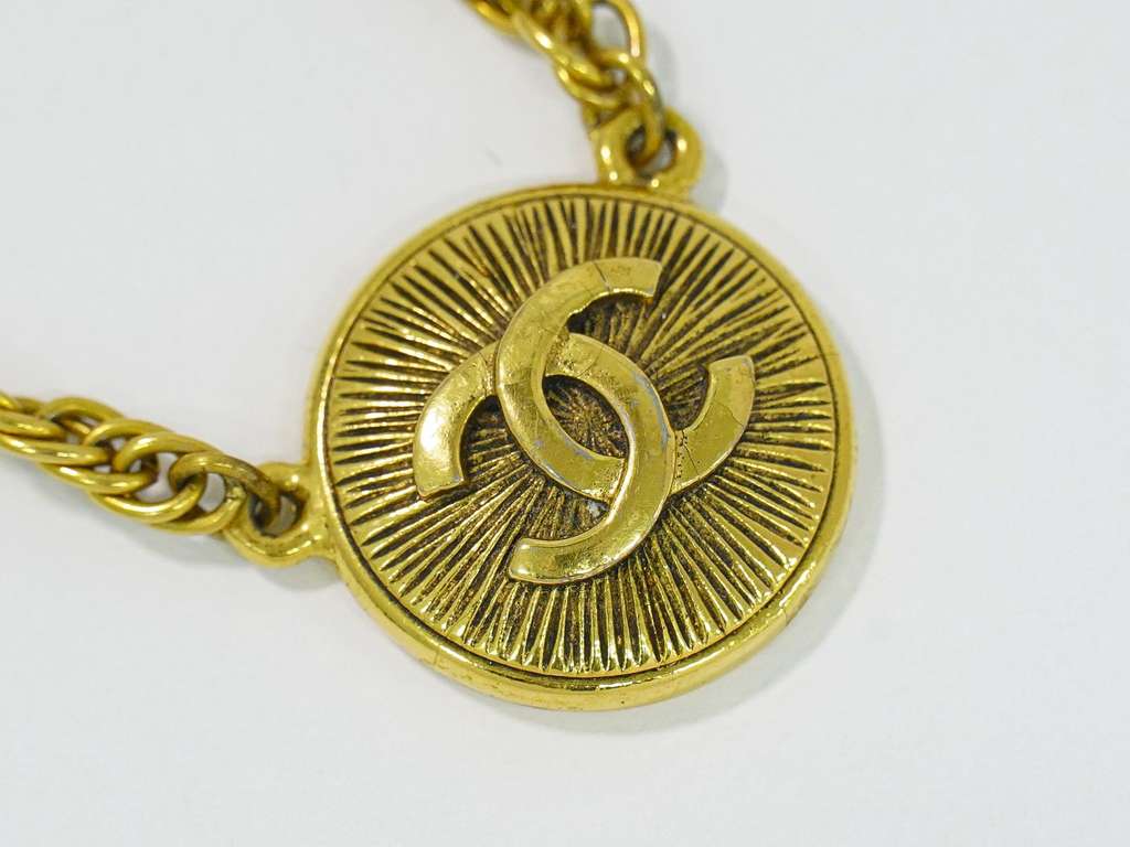 Chanel CC Pendant Necklace Gold Good condition - Inside View