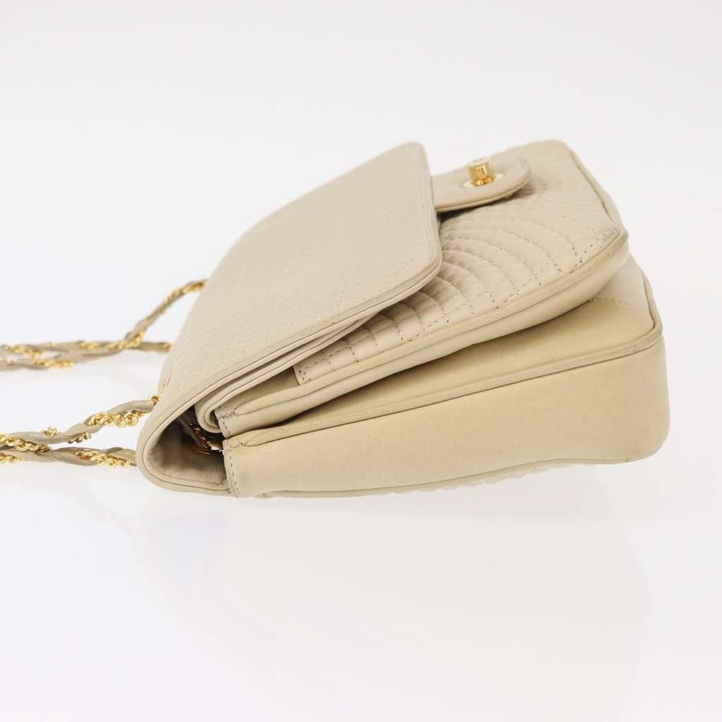 Bally Vintage Chain Shoulder Bag Ecru Leather Good condition - Model View