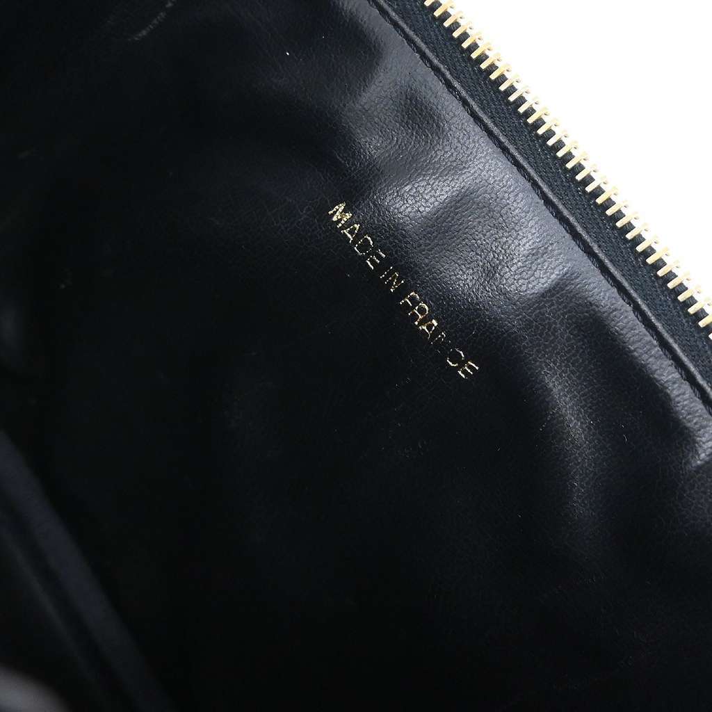 Chanel Vintage Timeless Cosmetic Case Black Leather Good condition - Model View