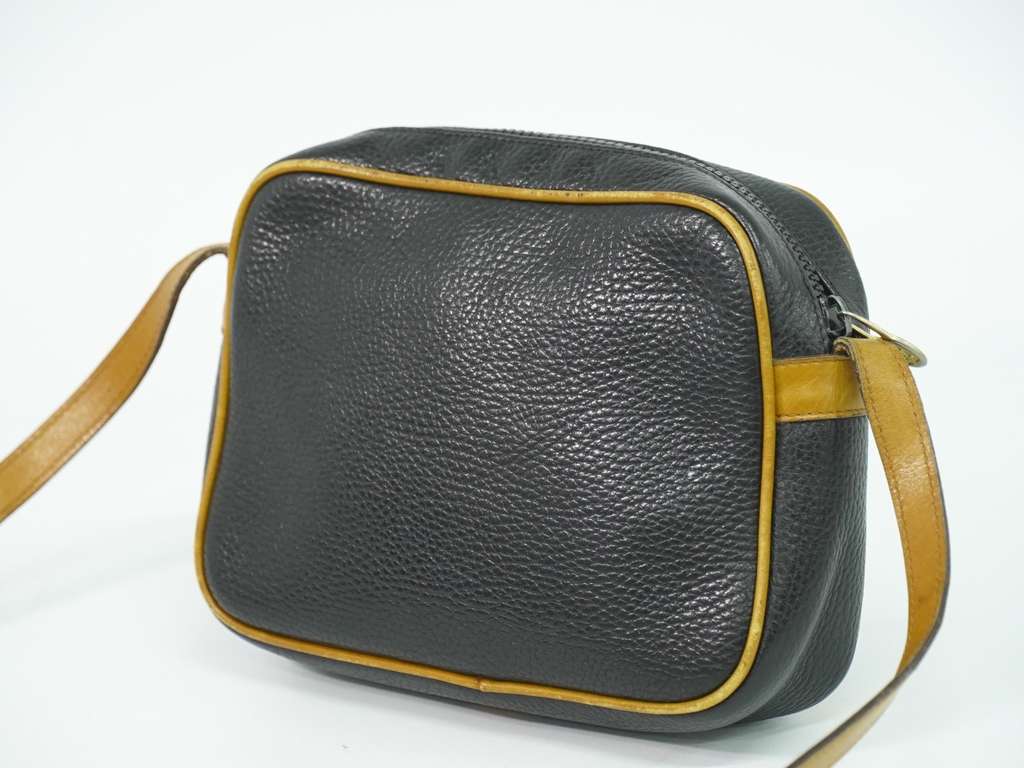 Celine Vintage Shoulder Bag Black Leather Good condition - Back View