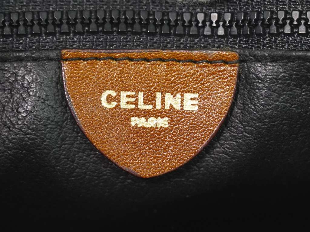 Celine Vintage Shoulder Bag Black Leather Good condition - Model View