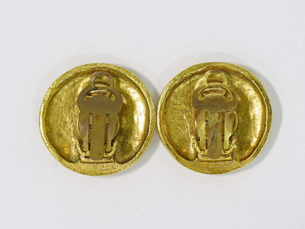 Chanel Vintage CC Logo Round Clip on Earrings Gold Good condition - Back View