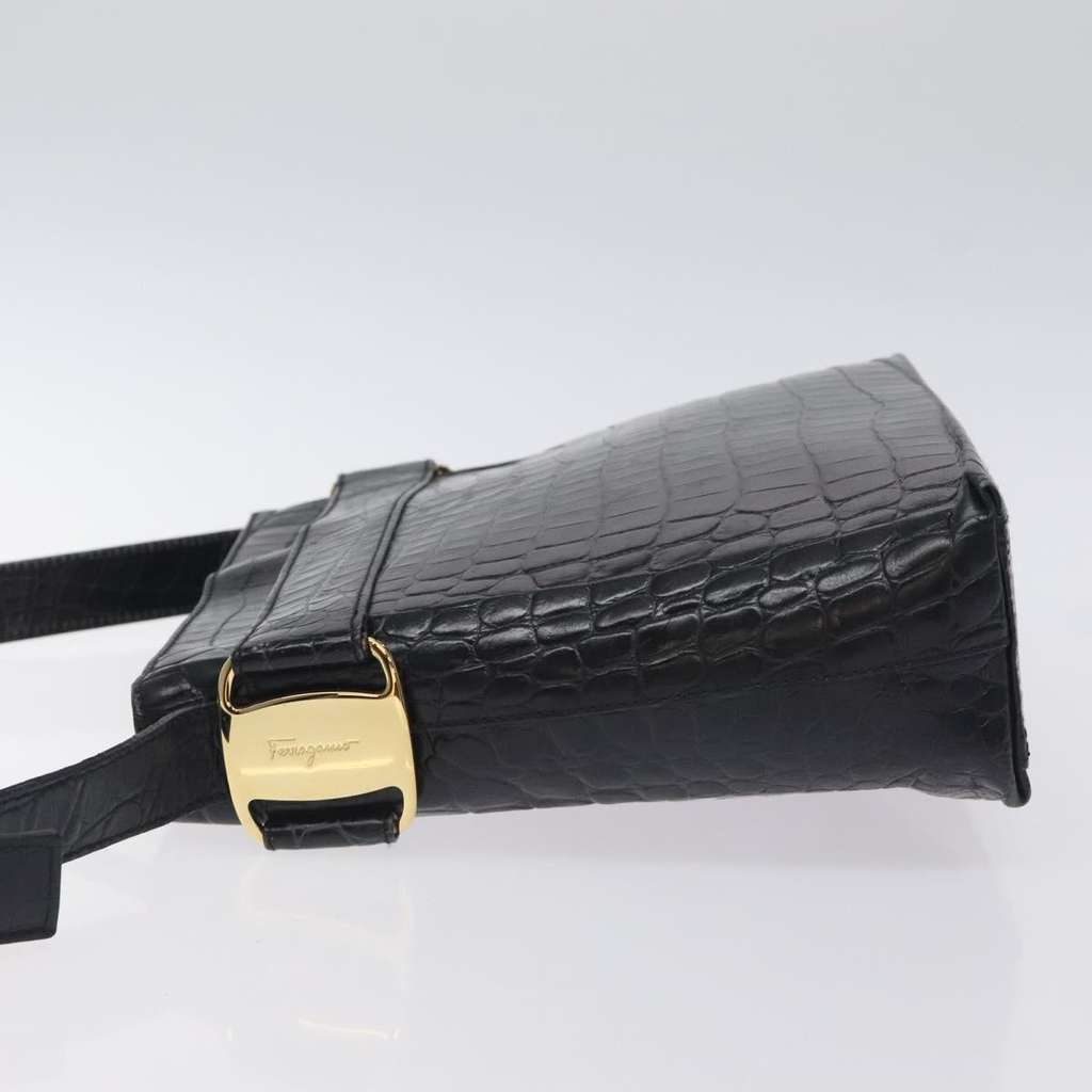 Salvatore Ferragamo Vara shoulder Bag Black Leather Good condition - Model View
