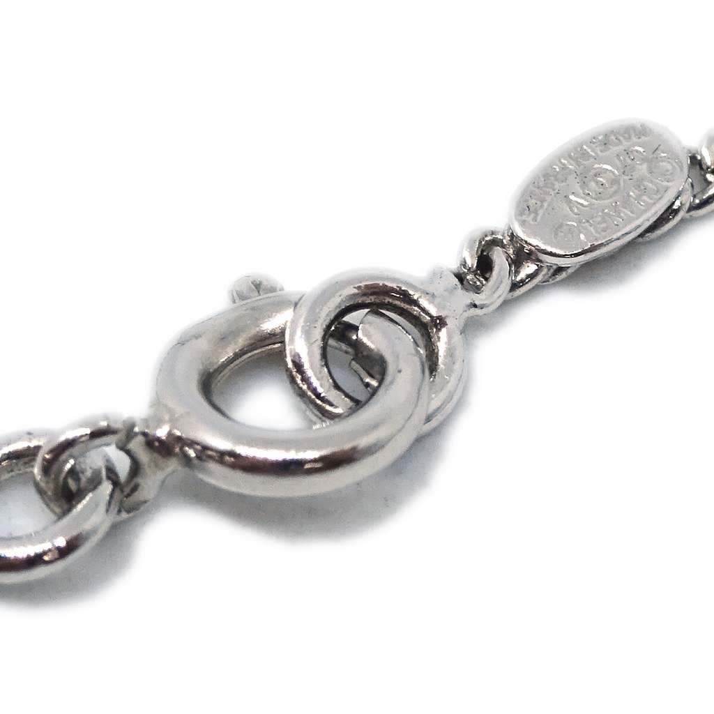 Chanel CC Logo Pendant Necklace Silver Good condition - Model View