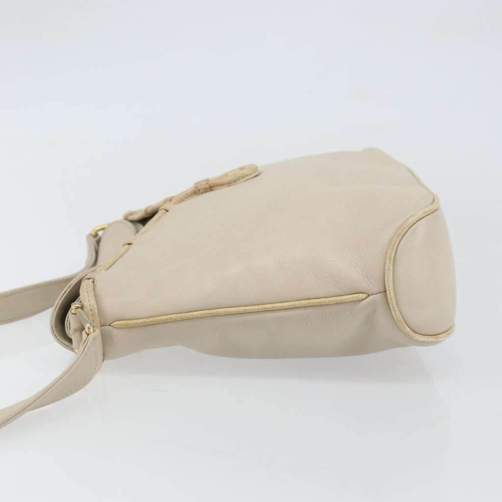 Celine Vintage Shoulder Bag Beige Leather Good condition - Model View