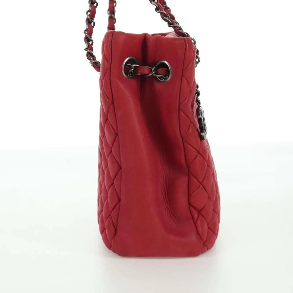 Chanel New Bubble Tote Red Leather Good - Model View