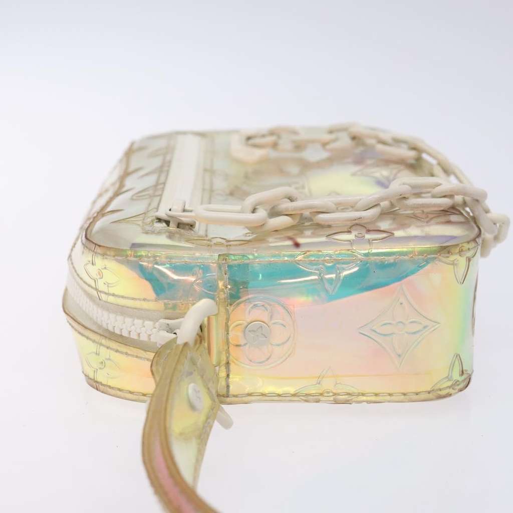 Louis Vuitton Pochette Volga Silver Good condition - Model View