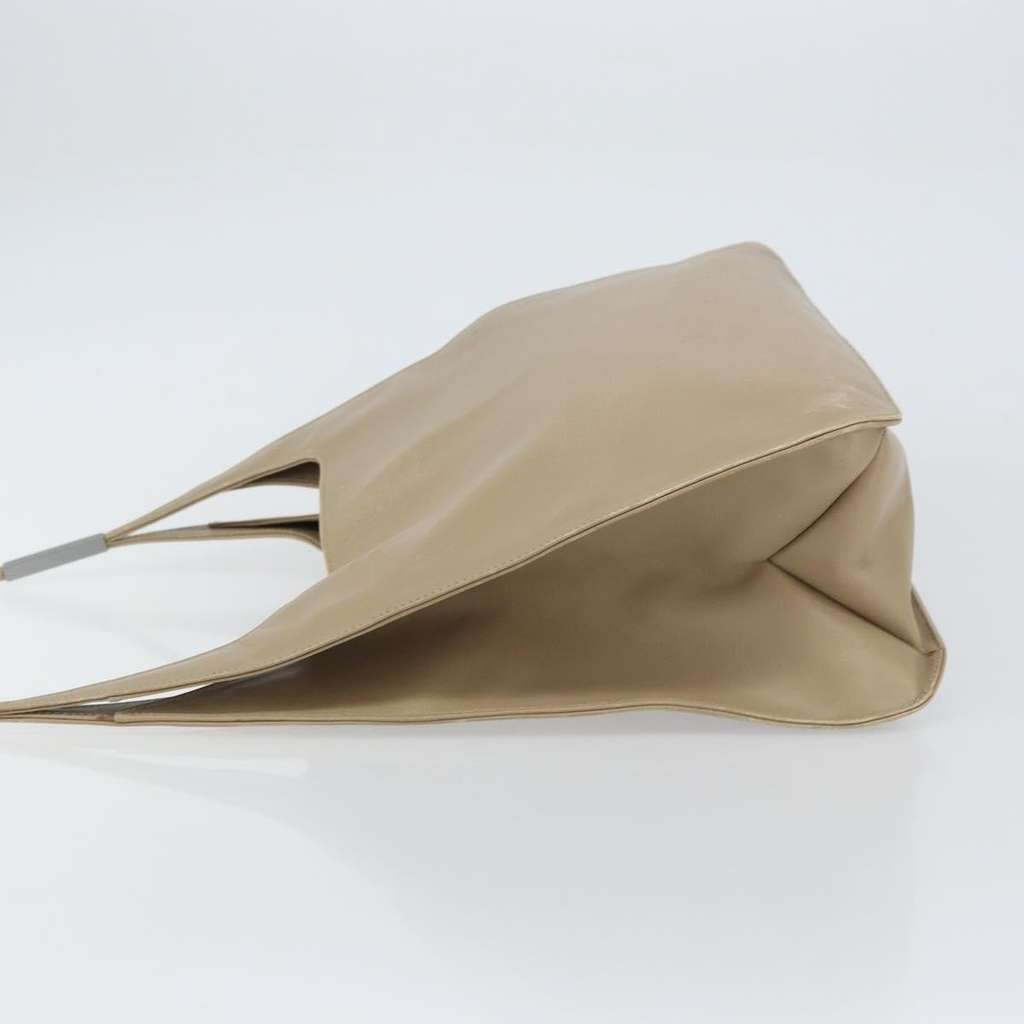 Gucci Vintage Shoulder Bag Beige Leather Good condition - Model View