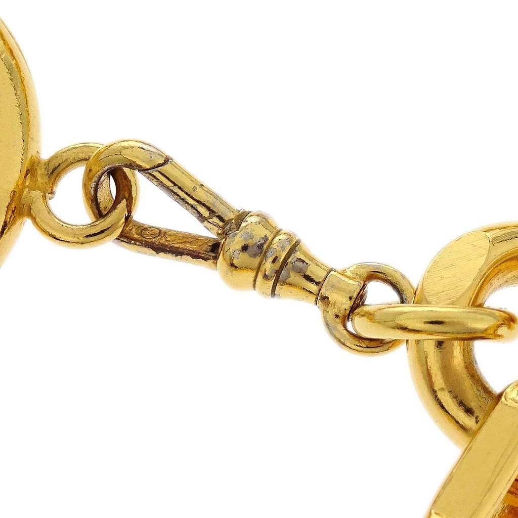 Chanel Vintage Medallion Chain Belt Gold Good condition - Model View