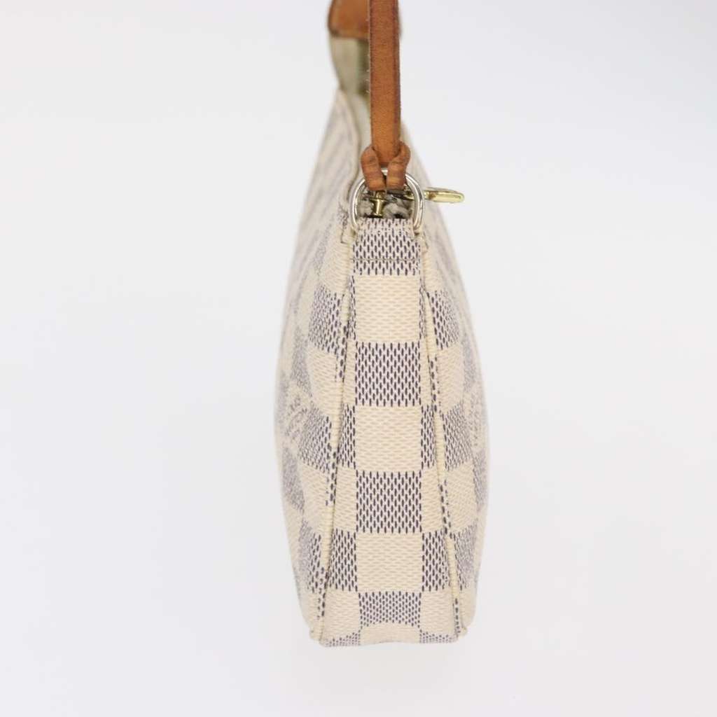 Louis Vuitton Pochette Accessoires NM Beige Canvas Good condition - Model View