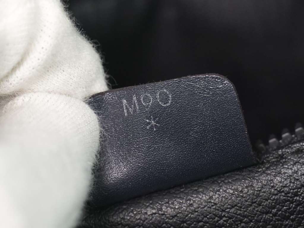 Celine Vintage Shoulder Bag Black Leather Fair condition - Box View