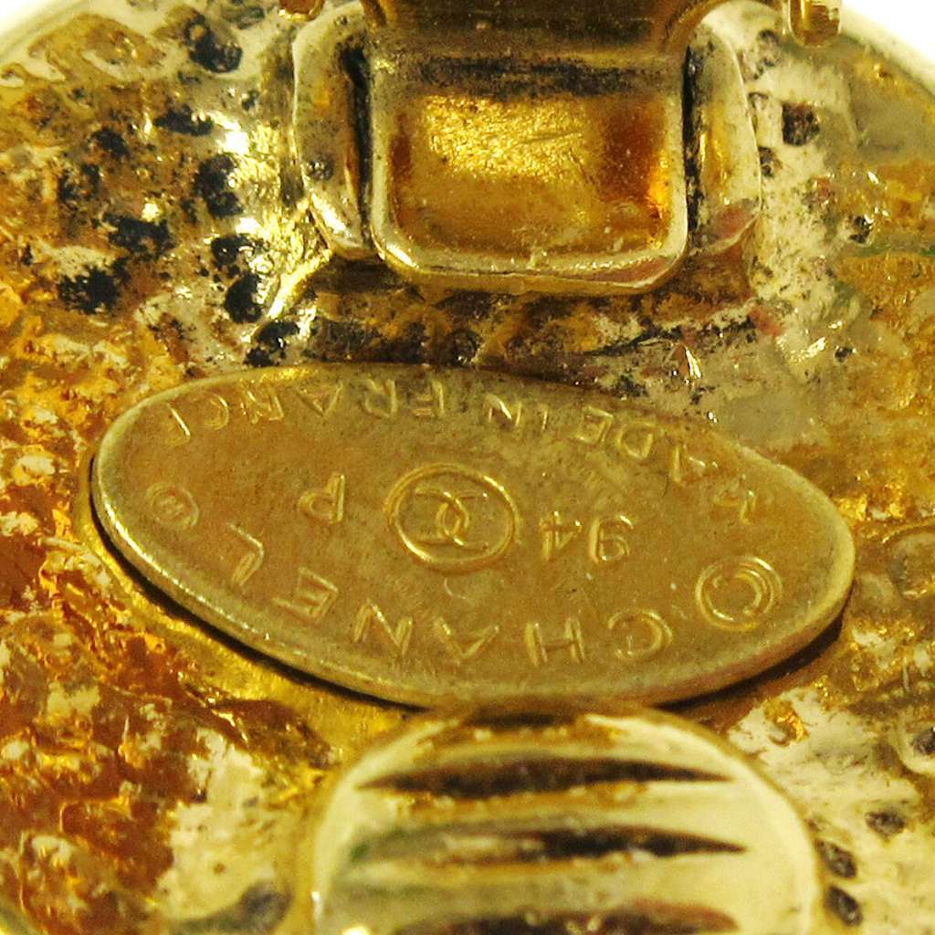 Chanel CC Button Clip-On Earrings Gold Good condition - Inside View
