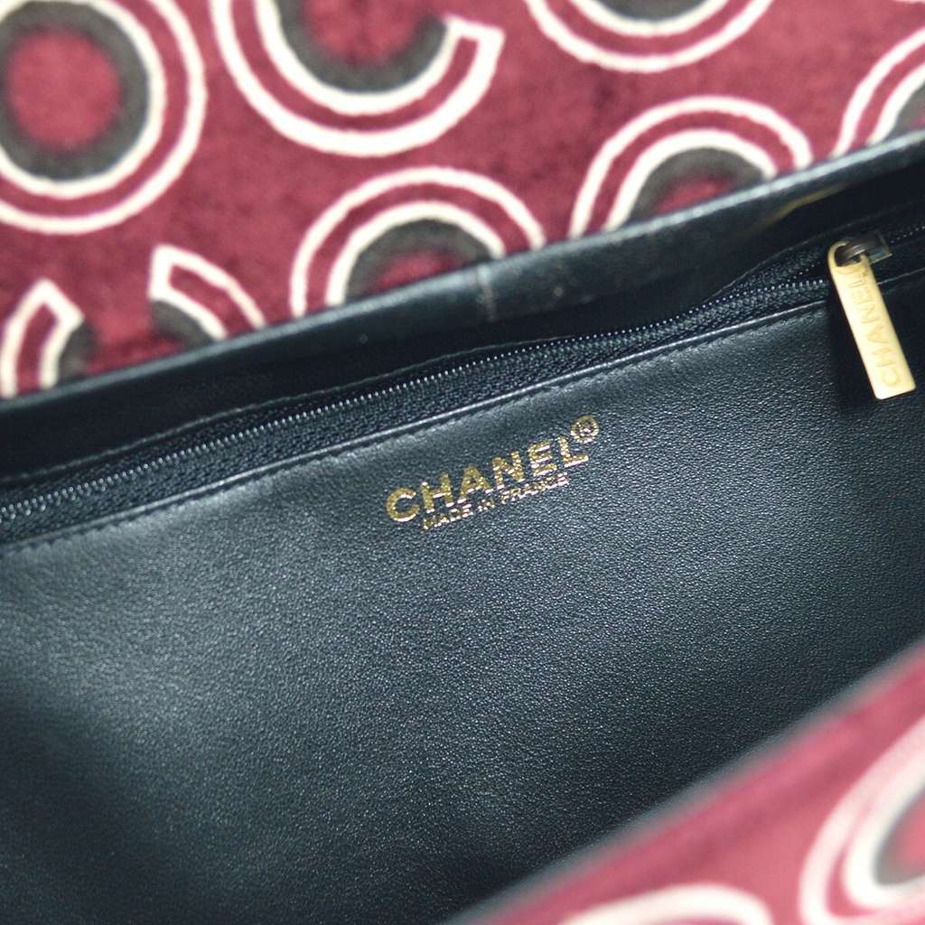 Chanel CC Top Handle Bag Burgundy Velvet Very good condition - Model View