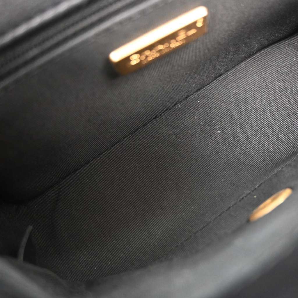 Chanel Rock the Corner Flap Bag Black Leather Good condition - Inside View