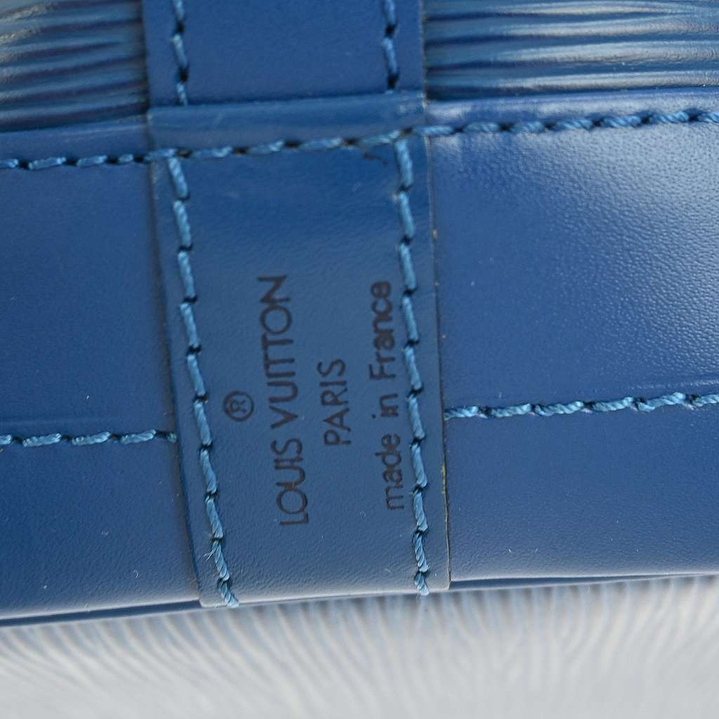 Louis Vuitton Noe Handbag Blue Leather Good condition - Model View
