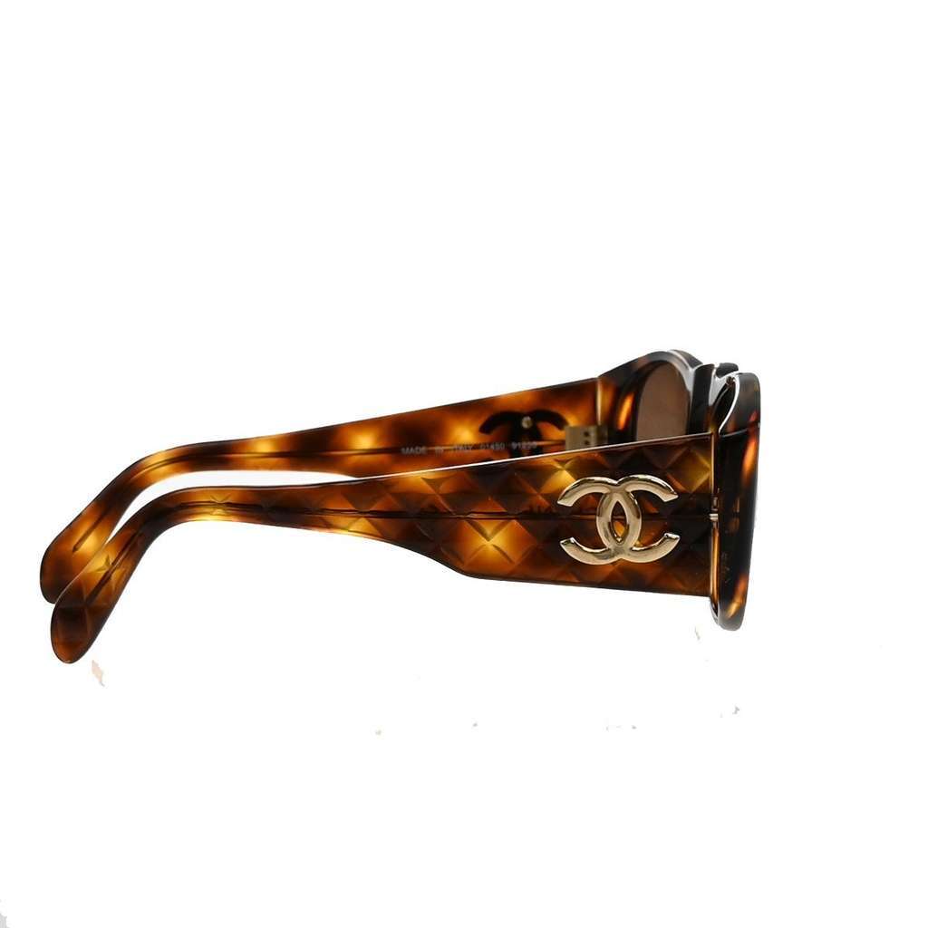 Chanel CC Logo Matelasse Sunglasses Eye Wear Brown Plastic Good condition - Model View