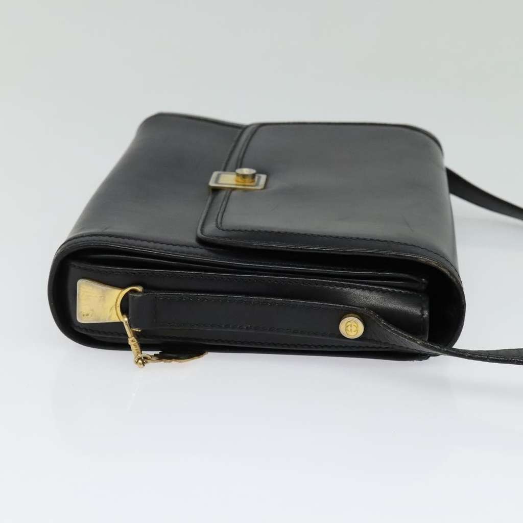 Gucci Vintage Flap Crossbody Bag Black Leather Good condition - Model View
