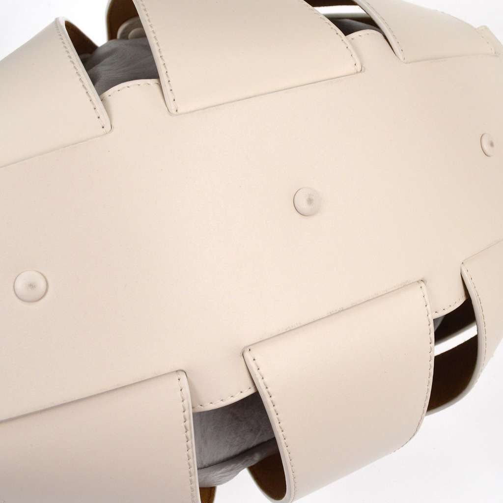 Bottega Veneta Shell Bag White Leather Good condition - Box View