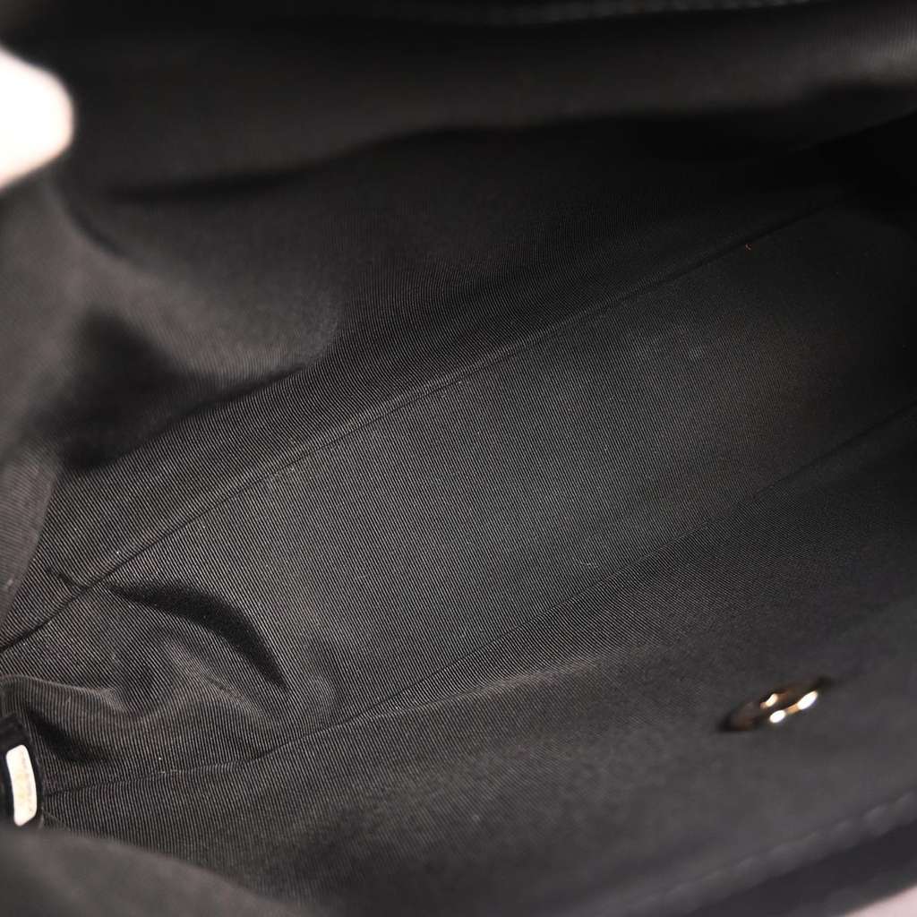 Chanel Chevron Chic Top Handle Bag Black Leather Good condition - Inside View