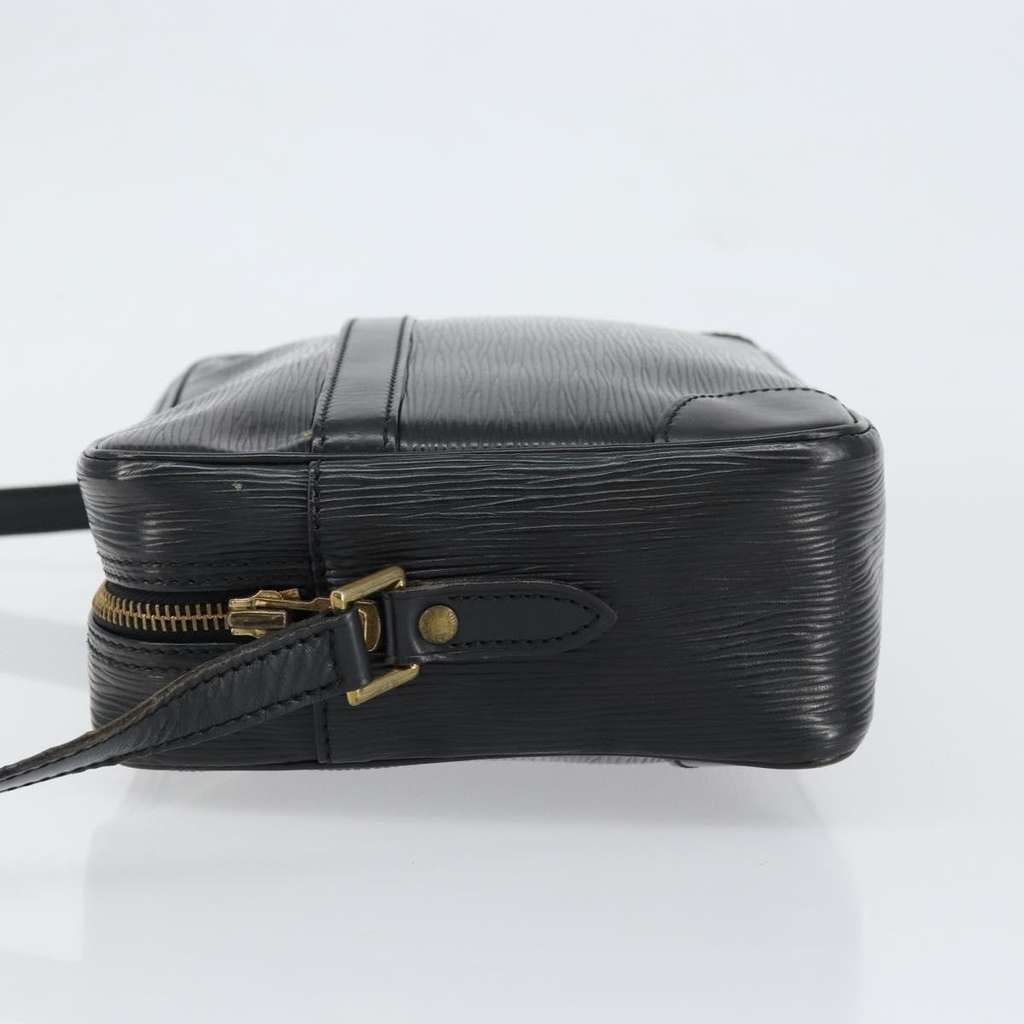 Louis Vuitton Trocadero Handbag Black Leather Good condition - Model View