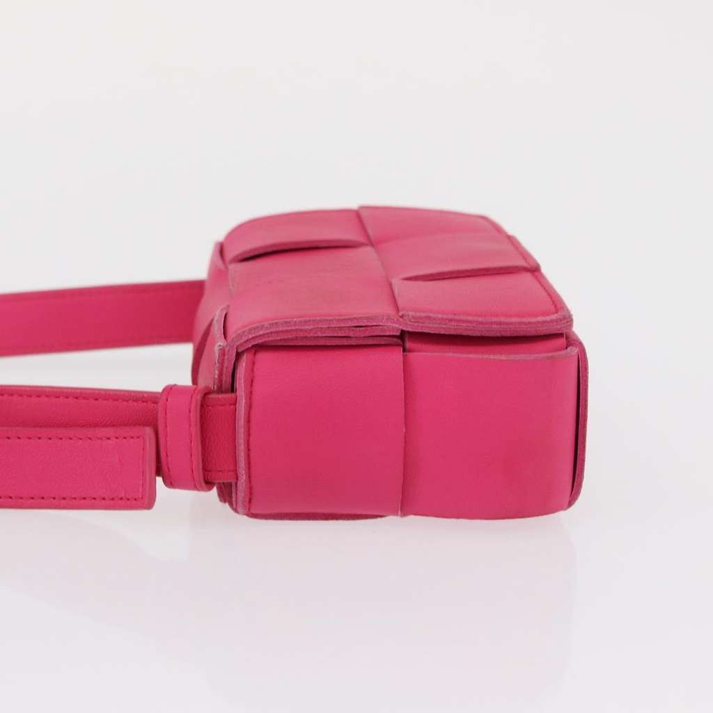 Bottega Veneta Cassette Crossbody Bag Pink Leather Fair condition - Model View