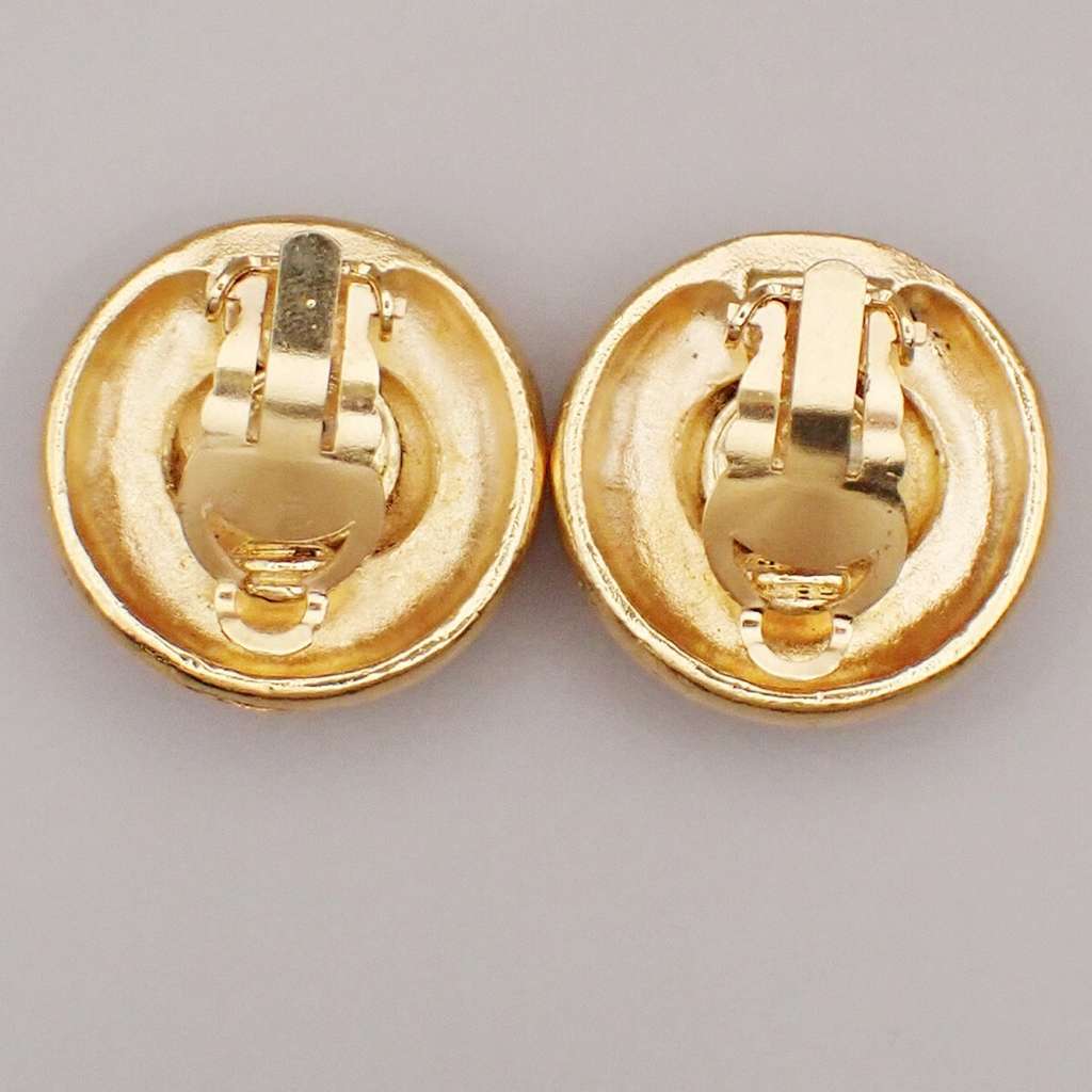 Chanel Vintage CC Logo Round Clip on Earrings Gold Good condition - Back View
